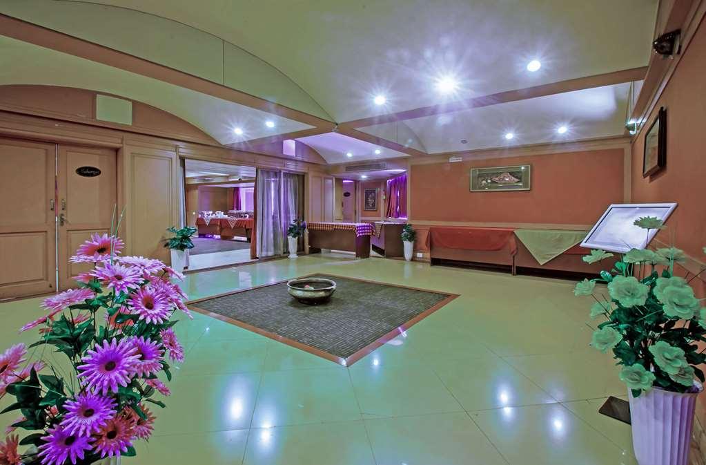 Quality Inn Regency, Насик Интерьер фото